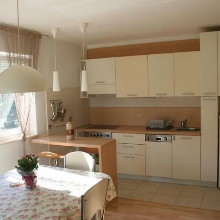 Irena Apartman *